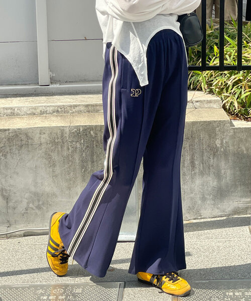 CIAOPANIC(チャオパニック)の「トラックラインフレアパンツ(その他パンツ・レディース・ブラウン/ベージュ/ネイビー・SMALL/MEDIUM)」の19枚目の写真