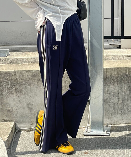 CIAOPANIC(チャオパニック)の「トラックラインフレアパンツ(その他パンツ・レディース・ブラウン/ベージュ/ネイビー・SMALL/MEDIUM)」の20枚目の写真