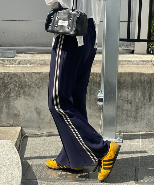 CIAOPANIC（チャオパニック）の「トラックラインフレアパンツ
