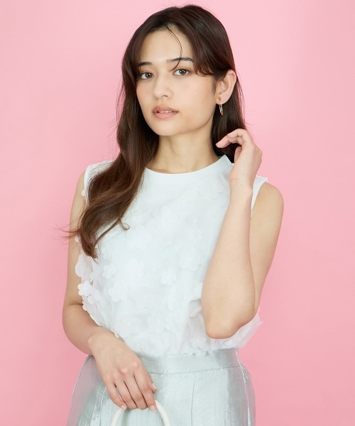 QUEENS COURT（クイーンズコート）の「3Dフラワーチュールレイヤードプルオーバー≪手洗い可能≫（Tシャツ/カットソー・レディース・ブラック/オフホワイト/ベージュ・M）」の5枚目の写真