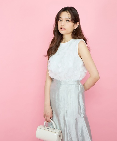 QUEENS COURT（クイーンズコート）の「3Dフラワーチュールレイヤードプルオーバー≪手洗い可能≫（Tシャツ/カットソー・レディース・ブラック/オフホワイト/ベージュ・M）」の6枚目の写真