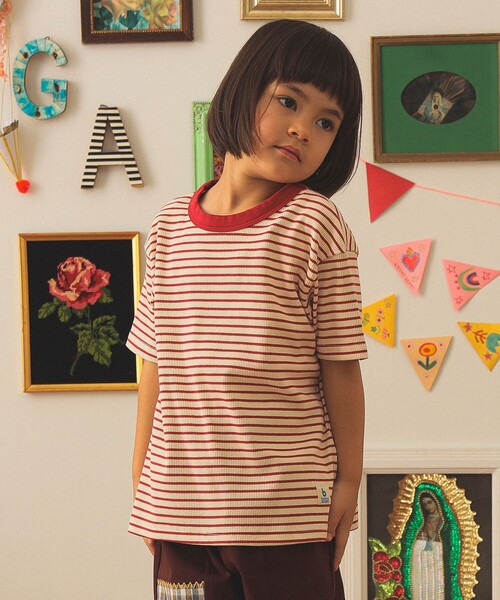 こども ビームス(コドモビームス)の「テレコ ボーダー ショートスリーブ Tシャツ 2025FW(90~140cm)(Tシャツ/カットソー・キッズ・レッド/グリーン・90/100/110/120/130/140)」の6枚目の写真