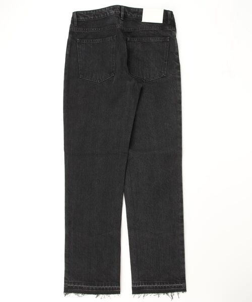 CINOH（チノ）の「DENIM FRONT SLIT PANTS（デニムパンツ・レディース・ブラック・25/26/24）」の2枚目の写真