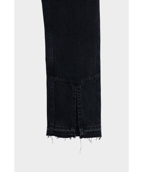 CINOH（チノ）の「DENIM FRONT SLIT PANTS（デニムパンツ・レディース・ブラック・25/26/24）」の4枚目の写真