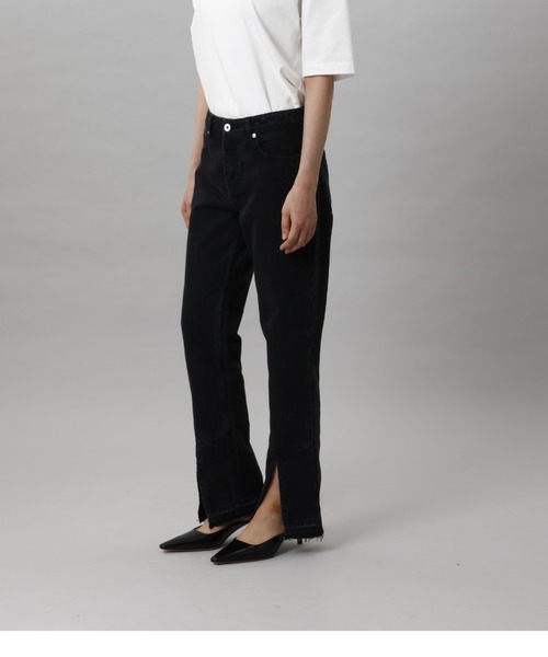 CINOH（チノ）の「DENIM FRONT SLIT PANTS（デニムパンツ・レディース・ブラック・25/26/24）」の8枚目の写真