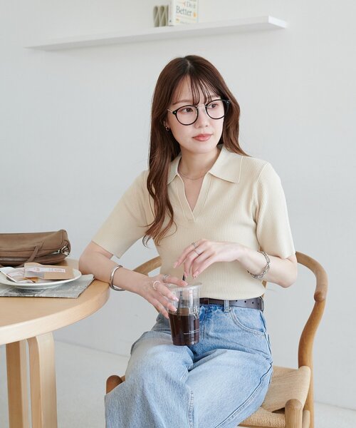 DISCOAT(ディスコート)の「リブ衿付きスキッパープルオーバー(Tシャツ/カットソー・レディース・アイボリー/サックスブルー/ダークブラウン・FREE)」の5枚目の写真