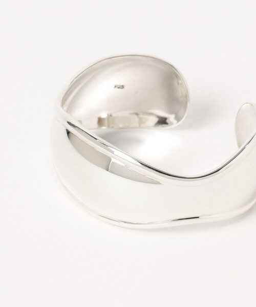 BRILLA per il gusto(ブリッラペルイルグースト)の「BASENOTES / カーブ バングル(ブレスレット・メンズ・シルバー・ONE SIZE)」の3枚目の写真