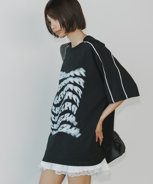 BLANK　（ブランク）の「Distortion Logo Tee/ディストーション ロゴ Tシャツ（Tシャツ/カットソー・レディース・ブラック/ピンク・FREE）」の2枚目の写真