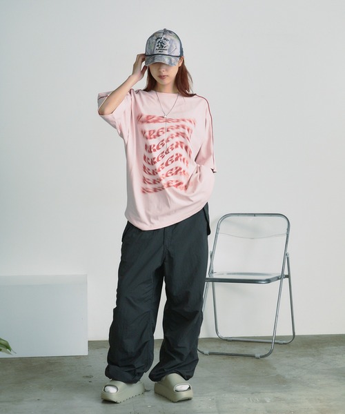 BLANK　（ブランク）の「Distortion Logo Tee/ディストーション ロゴ Tシャツ（Tシャツ/カットソー・レディース・ブラック/ピンク・FREE）」の17枚目の写真