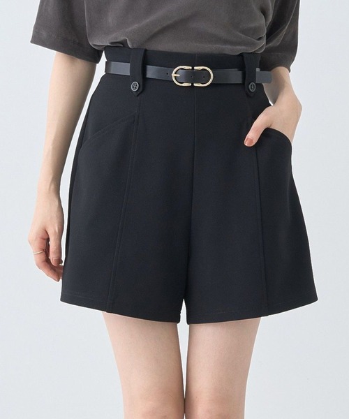 earth music&ecology(アースミュージックアンドエコロジー)の「ベルト付きタブデザインショートパンツ(その他パンツ・レディース・ブラック/ブラウン/アイボリー・S/M)」の2枚目の写真