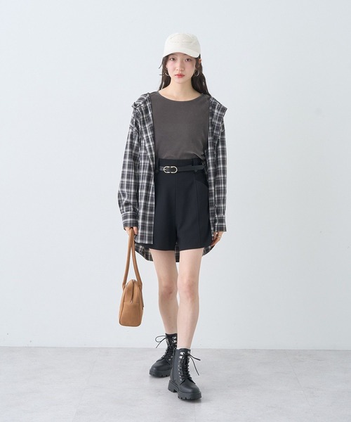 earth music&ecology(アースミュージックアンドエコロジー)の「ベルト付きタブデザインショートパンツ(その他パンツ・レディース・ブラック/ブラウン/アイボリー・S/M)」の22枚目の写真