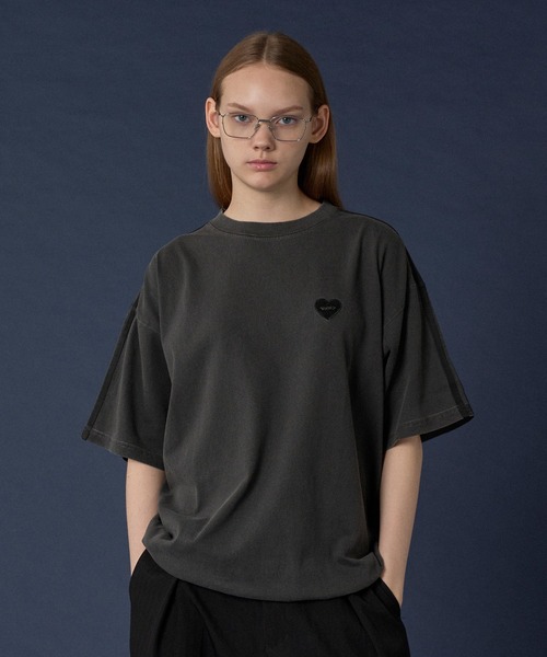 ONCILY(オンシェリー)の「SIDE LINE TRUCK LOGO T-SHIRT / サイドライントラックロゴTシャツ(Tシャツ/カットソー・メンズ・ブラック/アイボリー/オフホワイト・SMALL/MEDIUM/LARGE)」の4枚目の写真