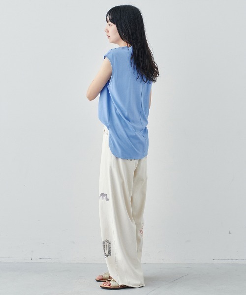 MEDE19F（メデジュウキュウ）の「ＢＲＡＮＤ　ＮＥＷ　ＭＩＸ　ＳＴＹＬＥ　接触冷感のラウンドヘムフレンチスリーブＴシャツ（Tシャツ/カットソー・レディース・ライトブルー/アイボリー/ブラウン・3L/LL/M/S/L）」の12枚目の写真