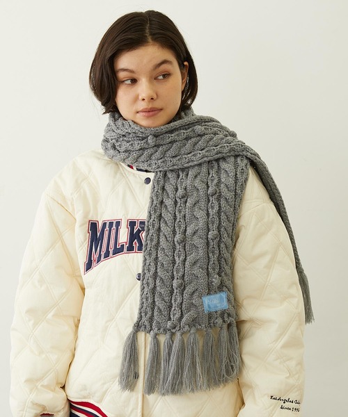 MILKFED.（ミルクフェド）の「CABLE KNIT STOLE（マフラー・レディース・オフホワイト/アッシュ/ブラック・ONE SIZE）」の16枚目の写真