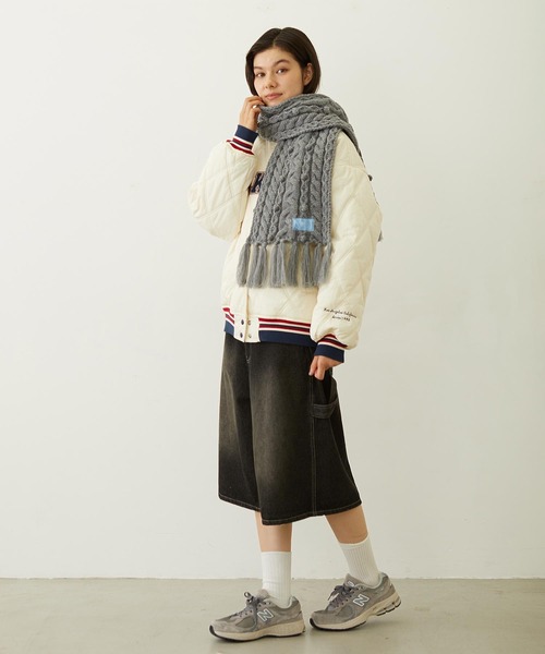 MILKFED.（ミルクフェド）の「CABLE KNIT STOLE（マフラー・レディース・オフホワイト/アッシュ/ブラック・ONE SIZE）」の17枚目の写真