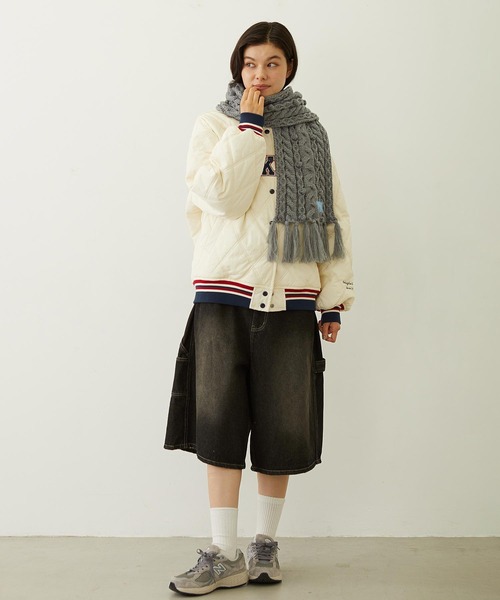 MILKFED.（ミルクフェド）の「CABLE KNIT STOLE（マフラー・レディース・オフホワイト/アッシュ/ブラック・ONE SIZE）」の19枚目の写真
