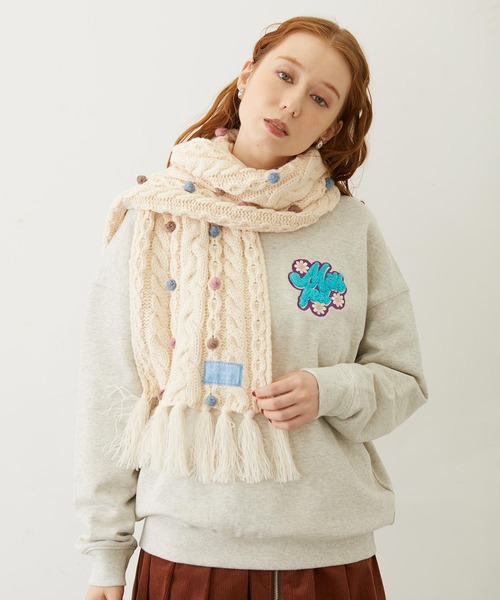 MILKFED.（ミルクフェド）の「CABLE KNIT STOLE（マフラー・レディース・オフホワイト/アッシュ/ブラック・ONE SIZE）」の5枚目の写真
