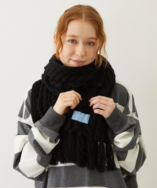 MILKFED.（ミルクフェド）の「CABLE KNIT STOLE（マフラー・レディース・オフホワイト/アッシュ/ブラック・ONE SIZE）」の11枚目の写真