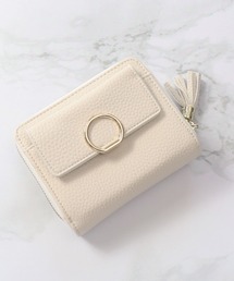 Blanc Pomme（ブランポム）の「ゴールドリング タッセル付き 二つ折り財布（財布）」