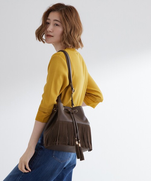 grove（グローブ）の「スエードフリンジ巾着ショルダーバッグ（ショルダーバッグ・レディース・ライトベージュ/ブラウン系その他/ダークブラウン・00）」の2枚目の写真