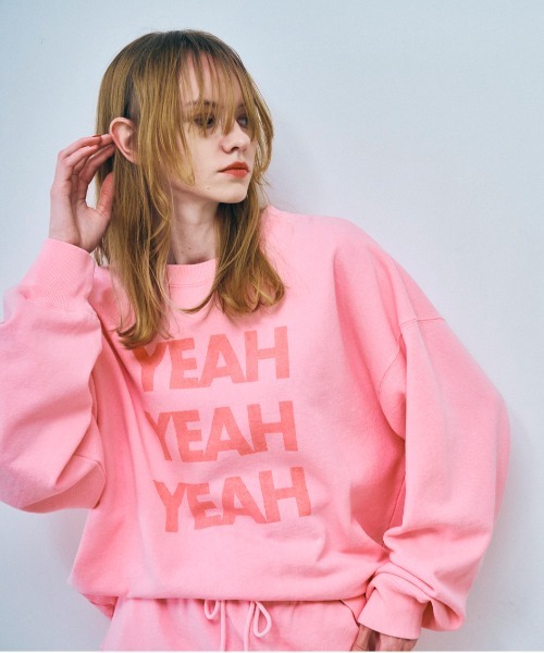 RNA（アールエヌエー）の「M2492 ＹＥＡＨピグメントプルオーバー（スウェット・レディース・ネイビー/ブラウン/ピンク・MEDIUM）」の3枚目の写真