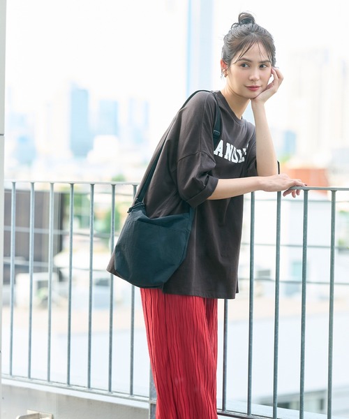 coca(coca)(コカ)の「ロゴビッグTシャツ(Tシャツ/カットソー・レディース・チャコール/ホワイト・S/M/L)」の8枚目の写真