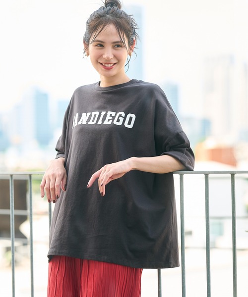 coca(coca)(コカ)の「ロゴビッグTシャツ(Tシャツ/カットソー・レディース・チャコール/ホワイト・S/M/L)」の13枚目の写真