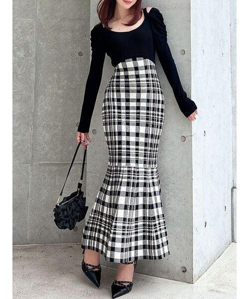 RESEXXY（リゼクシー）の「ショルダーオープンマーメイドニットワンピース（ワンピース・レディース・チャコールグレー/アイボリー/ブラック/レッド・FREE）」の9枚目の写真