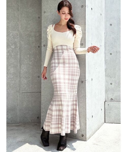 RESEXXY（リゼクシー）の「ショルダーオープンマーメイドニットワンピース（ワンピース・レディース・チャコールグレー/アイボリー/ブラック/レッド・FREE）」の8枚目の写真