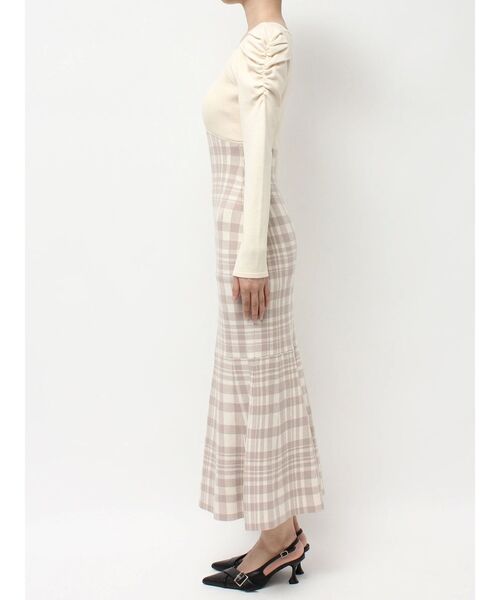 RESEXXY（リゼクシー）の「ショルダーオープンマーメイドニットワンピース（ワンピース・レディース・チャコールグレー/アイボリー/ブラック/レッド・FREE）」の21枚目の写真