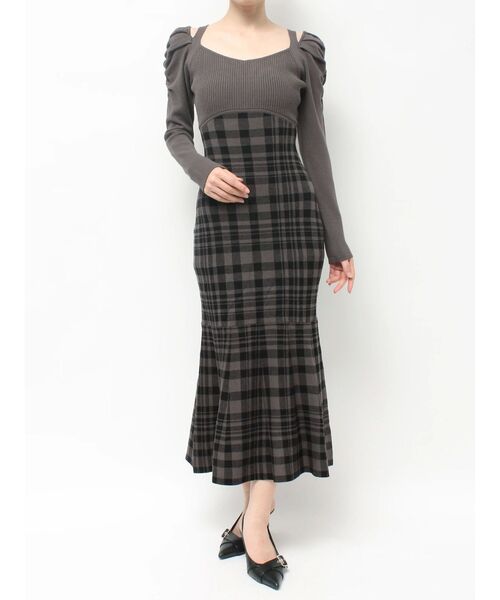 RESEXXY（リゼクシー）の「ショルダーオープンマーメイドニットワンピース（ワンピース・レディース・チャコールグレー/アイボリー/ブラック/レッド・FREE）」の19枚目の写真