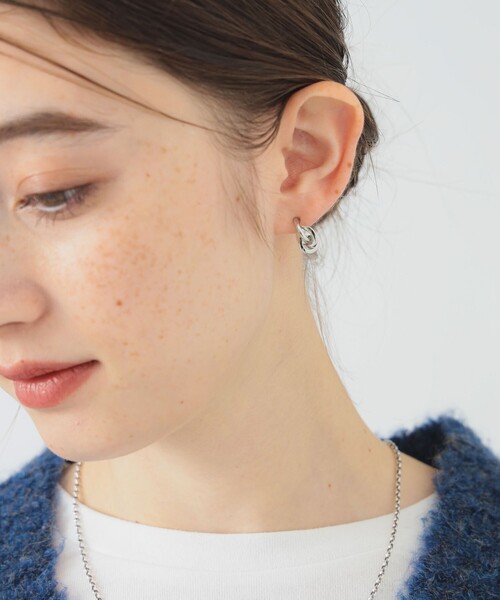 B:MING by BEAMS（ビーミングバイビームス）の「モダン ループ ピアス（ピアス（両耳用）・レディース・ゴールド/シルバー・ONE SIZE）」の2枚目の写真