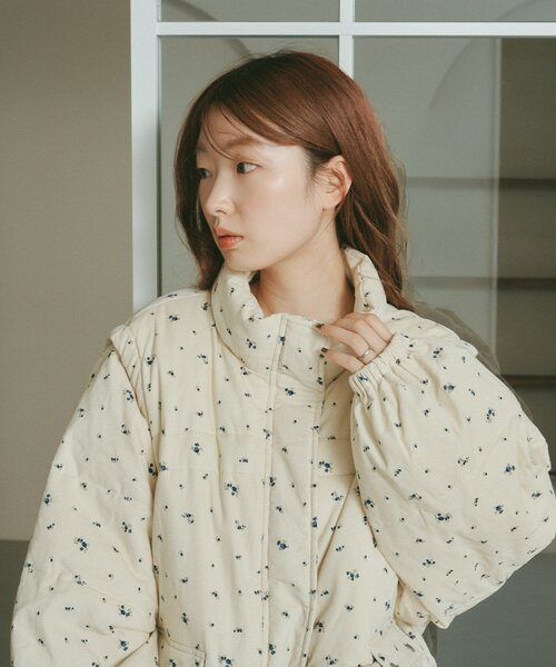 Kastane（カスタネ）の「【袖取り外し可/無地&花柄】コーデュロイ中綿ミドルジャケット（ダウンジャケット/コート・レディース・ネイビー/アイボリー/ホワイト系その他・FREE）」の7枚目の写真