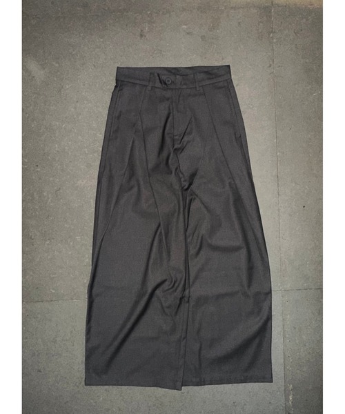 Otte（オッテ）の「フロントタックカーブシルエットパンツ（その他パンツ・メンズ・ブラック/アイボリー/ダークグレー・SMALL/MEDIUM/LARGE/X-LARGE）」の10枚目の写真