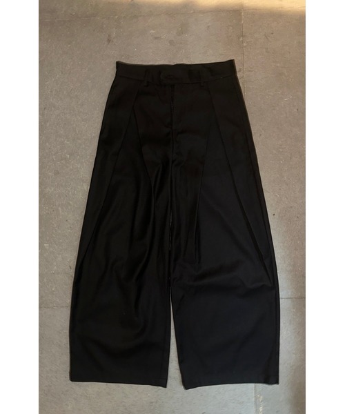 Otte（オッテ）の「フロントタックカーブシルエットパンツ（その他パンツ・メンズ・ブラック/アイボリー/ダークグレー・SMALL/MEDIUM/LARGE/X-LARGE）」の4枚目の写真