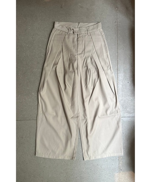 Otte（オッテ）の「フロントタックカーブシルエットパンツ（その他パンツ・メンズ・ブラック/アイボリー/ダークグレー・SMALL/MEDIUM/LARGE/X-LARGE）」の5枚目の写真