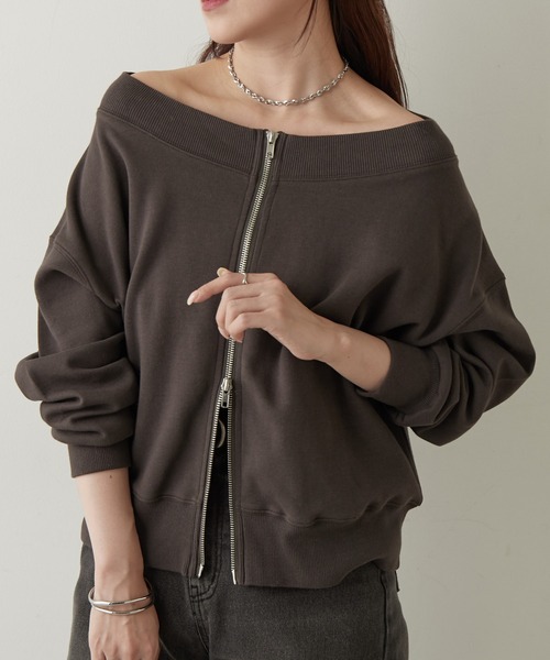 COLONY 2139(コロニートゥーワンスリーナイン)の「ダンボールオフショルジップトップス(Tシャツ/カットソー・レディース・ブラック/グレー/チャコールグレー・FREE)」の3枚目の写真