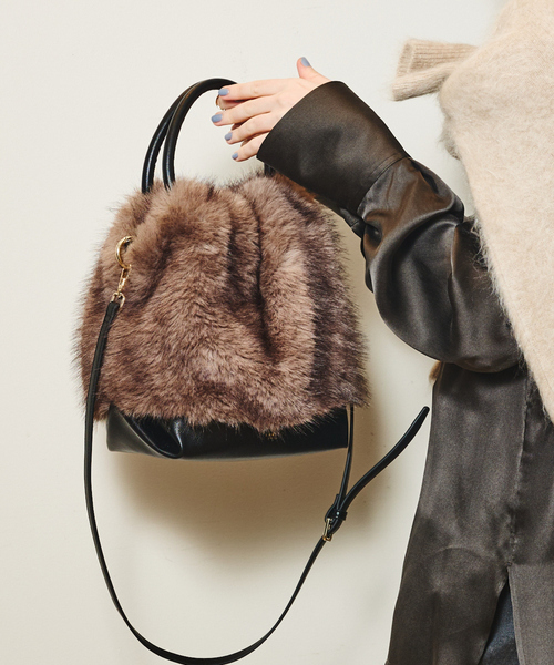 LOWELL things（ロウェル　シングス）の「Linfa/ファー2WAYショルダー（ショルダーバッグ・レディース・アイボリー/ブラウン/モカ・フリー）」の3枚目の写真