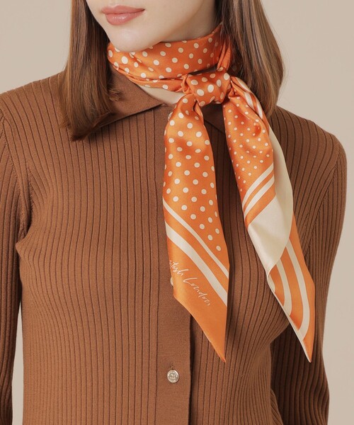 MACKINTOSH LONDON(マッキントッシュ ロンドン)の「【Precious12月号】ドットストライプ剣先スカーフ(ストール/ショール・レディース・ベージュ/ネイビー・FREE)」の1枚目の写真