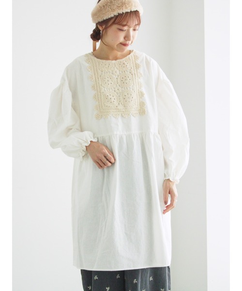 Samansa Mos2（サマンサ モスモス）の「【WEB限定】胸元レース貼りチュニック（シャツ/ブラウス・レディース・キナリ/ブラック・F）」の2枚目の写真