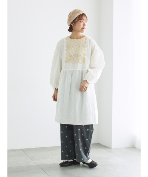 Samansa Mos2（サマンサ モスモス）の「【WEB限定】胸元レース貼りチュニック（シャツ/ブラウス・レディース・キナリ/ブラック・F）」の8枚目の写真