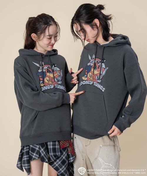 Looney Tunes（ルーニーテューンズ）の「WEGO/LOONEYTUNESグラフィックプルパーカー（パーカー・メンズ・ホワイト/スミクロ・MEDIUM/LARGE）」の2枚目の写真