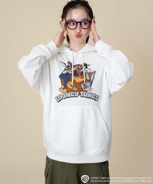 Looney Tunes（ルーニーテューンズ）の「WEGO/LOONEYTUNESグラフィックプルパーカー（パーカー・メンズ・ホワイト/スミクロ・MEDIUM/LARGE）」の14枚目の写真