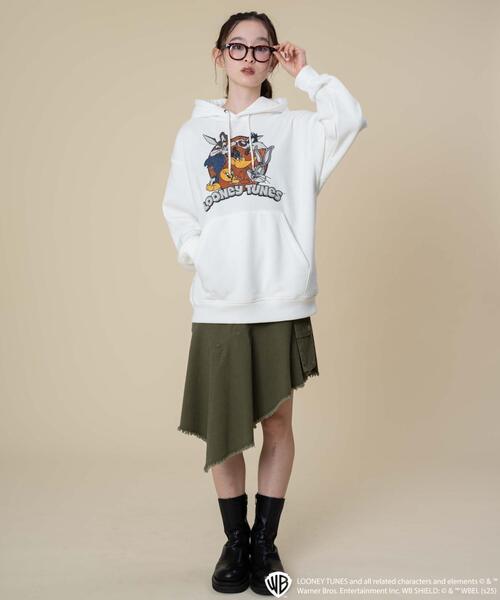 Looney Tunes（ルーニーテューンズ）の「WEGO/LOONEYTUNESグラフィックプルパーカー（パーカー・メンズ・ホワイト/スミクロ・MEDIUM/LARGE）」の16枚目の写真