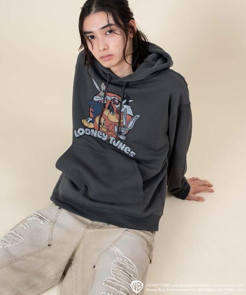 Looney Tunes（ルーニーテューンズ）の「WEGO/LOONEYTUNESグラフィックプルパーカー（パーカー・メンズ・ホワイト/スミクロ・MEDIUM/LARGE）」の18枚目の写真
