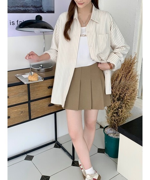 I.O.E(アイオイ)の「ストライプシャツレイヤードトップス(シャツ/ブラウス・レディース・アイボリー/ホワイト/ネイビー/ベージュ/チャコール・FREE)」の4枚目の写真