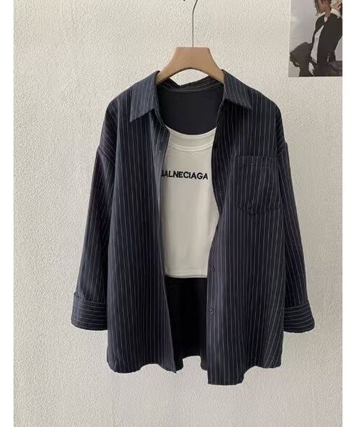 I.O.E(アイオイ)の「ストライプシャツレイヤードトップス(シャツ/ブラウス・レディース・アイボリー/ホワイト/ネイビー/ベージュ/チャコール・FREE)」の3枚目の写真