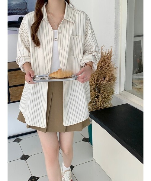 I.O.E(アイオイ)の「ストライプシャツレイヤードトップス(シャツ/ブラウス・レディース・アイボリー/ホワイト/ネイビー/ベージュ/チャコール・FREE)」の7枚目の写真
