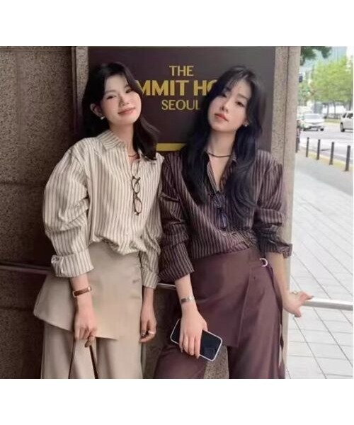 I.O.E(アイオイ)の「ストライプシャツレイヤードトップス(シャツ/ブラウス・レディース・アイボリー/ホワイト/ネイビー/ベージュ/チャコール・FREE)」の15枚目の写真