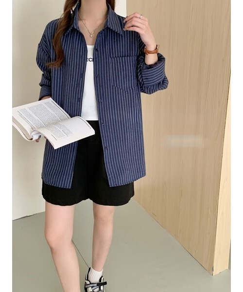 I.O.E(アイオイ)の「ストライプシャツレイヤードトップス(シャツ/ブラウス・レディース・アイボリー/ホワイト/ネイビー/ベージュ/チャコール・FREE)」の8枚目の写真